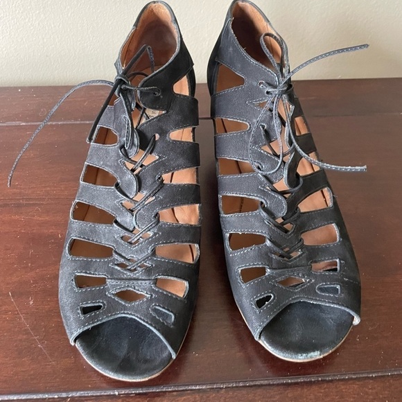 PAUL Green Prague Lace Up Cut Out Peep Toe Block Heel Ankle Bootie Black 7.5 - Picture 3 of 6